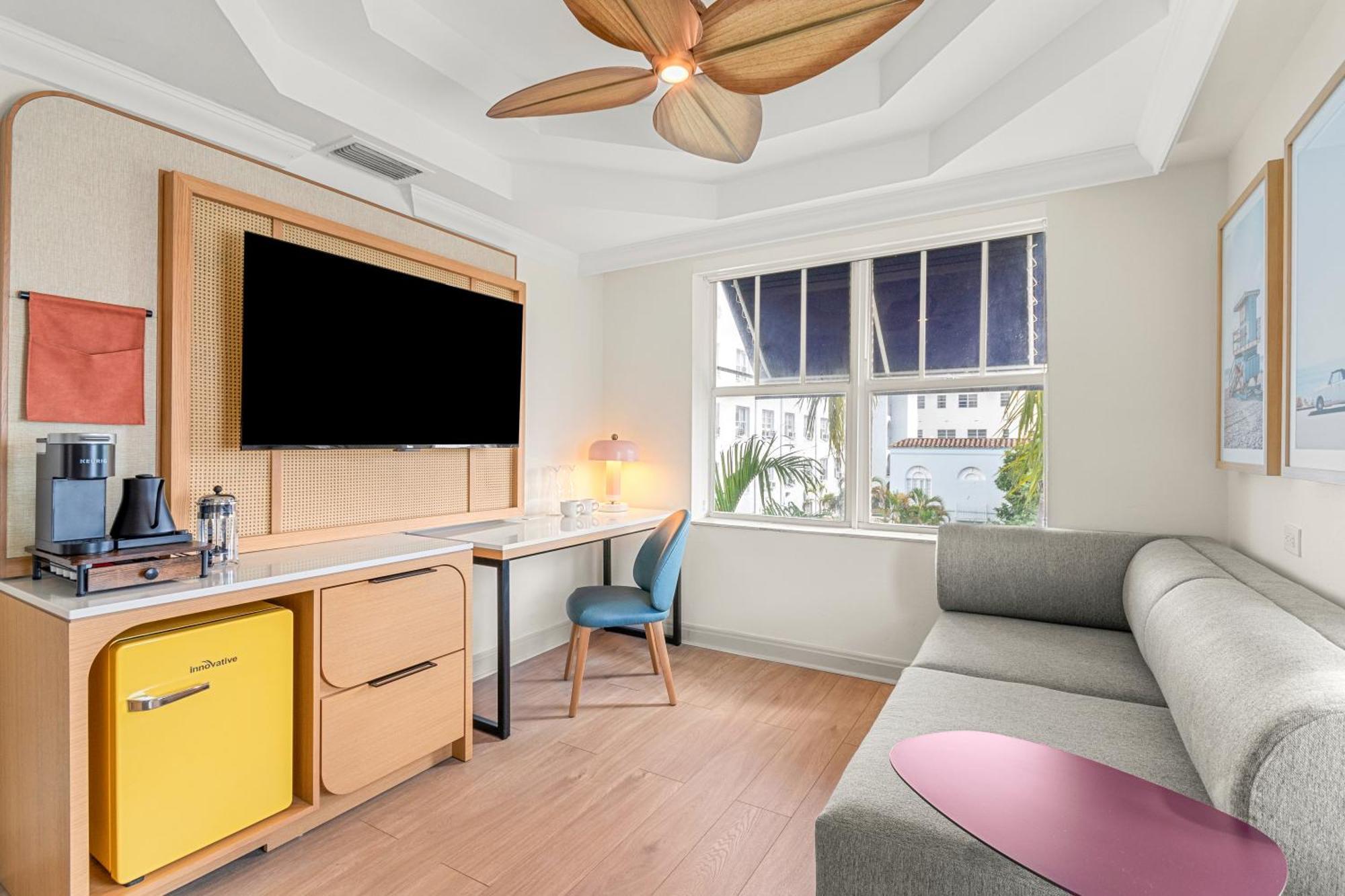 Aloha Fridays Hotel ไมอามีบีช ภายนอก รูปภาพ